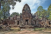 Ta Som temple - gopura of the first enclosure